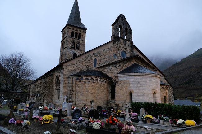 ４回目のスペイン。今回タラゴナ県には立ち寄らなかったが、仏領カタルーニャを含めたカタルーニャ地方のロマネスクの教会を訪ね歩く。<br />【旅程】--------------------------------------------------<br />11/３(金)~11/11(土)　７泊９日<br />　1日目　 羽田→バルセロナ（カルドナ泊）<br />　2日目　 アルティエス<br />　3日目　 フォア<br />　4日目　 アルジュレス＝シュール＝ラメール<br />　5日目　 アルジュレス＝シュール＝ラメール<br />　6日目　 ベサルー<br />　7日目　 ペラタリャーダ<br />　8日目　 ペラタリャーダ→バルセロナ→フランクフルト→羽田<br />　9日目　 帰国