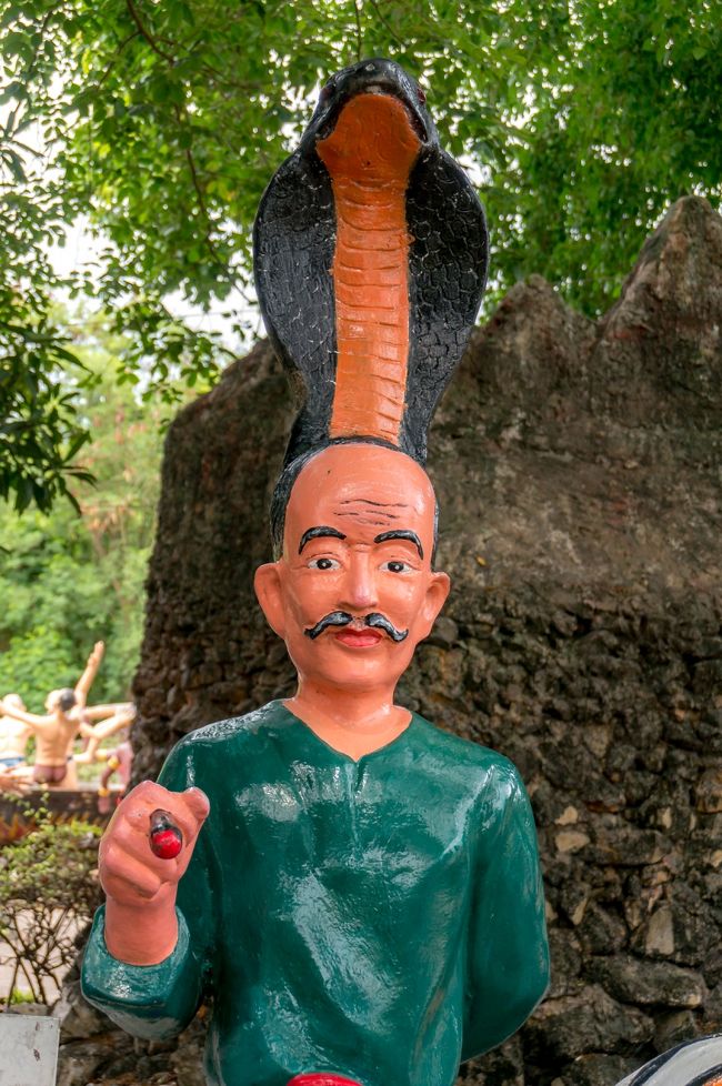 カンボジア・タイ旅行38日目。<br /><br />本日はバンコクから一番近い所にある地獄寺や他のお寺へ在住のタイ友とバンセンへと行ってきました。<br /><br />バンセンへ行かれる時は、乗り物をしっかりと確保して移動するのをお勧め致します......でないとおいらみたいに....(´Д⊂グスン<br /><br />いつもながら文才が無いので見づらいとは思いますが、お暇な方は見てやってください。<m(__)m><br /><br />メインのブログを書いてからこちらに短くまとめて書いているので、ごめんなさい更新は少し遅いのと短く纏めているので、ブログに比べかなりはしょって書いております。
