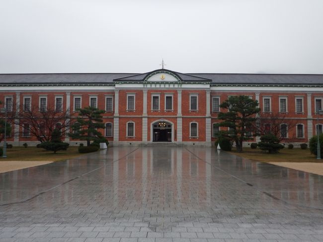 歴史を学ぶ旅　Part1<br /><br />広島県江田島市にある海上自衛隊第一術科学校<br />見学ツアーに参加してきました。<br />戦争を知らない時代に生まれた私にとって昔は<br />あまり興味が無かったのですが歳をとったせいか、<br />日本が歩んで来た歴史の理解を深めたいなとの思い<br />から行ってきました。<br />思想的背景や政治信条等は横に置いておき、純粋に<br />戦争に関する資料や武器の実物を見学出来ました。<br /><br />亡き祖父がよくしていた戦争の話、今だったら真剣<br />に聞ける気がするな～。