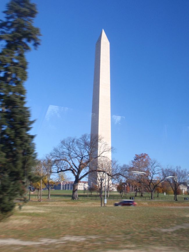 初めてのワシントン訪問。リンカーン記念公園周辺を観光散策した。リンカーン記念像やワシントンモニュメント、ホワイトハウスを初めて見ました。歴史、政治や英語の授業でお世話になったことが蘇ります。
