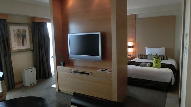 一年ぶりに宿泊したら、フツーの部屋からアップグレードされて<br />エグゼクティブクラブツイン(16F)になりました。<br />うれしい。抱きしめてキスしたい!<br /><br />というわけで、ラウンジは使用不可とのことですので<br />ラウンジの記録はありません。