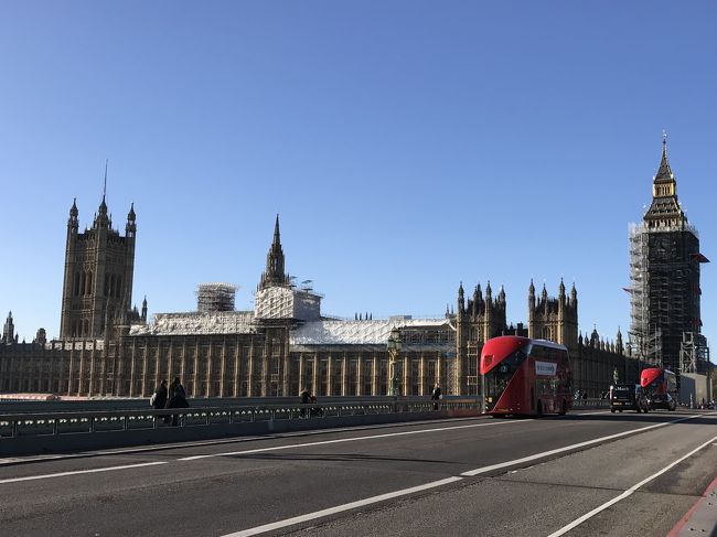 １１月２２日から、６泊９日で、イギリスとドイツへ行ってきました。<br />長期の休みを取れる時期が、この時期しか無く、先週の香港に続き、２週連続の海外旅行になりました。<br />ロンドンに４泊、フランクフルトに２泊しました。<br />今回の旅の主な目的は、コッツウォルズ観光とフランクフルトのクリスマスマーケットを訪れること。<br />フランクフルトのクリスマスマーケットは、１１月２７日から始まるため、時期をあわせて予定を組みました。<br />行きは、羽田からロンドン・ヒースロー空港へ。<br />５日目に、ロンドン・ヒースロー空港からフランクフルト国際空港へ移動し、最終日、フランクフルトから成田へ帰国しました。<br /><br />初日は、ロンドン到着後、ロンドン市内を観光しました。<br />ロンドンは２度目ですが、もの凄く久しぶりなので、王道観光地をまわりました。