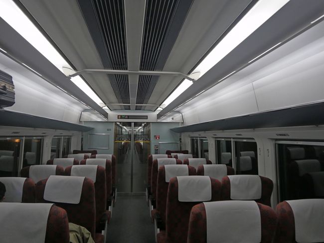 柏崎までとんぼ返りした.1516とき327号で長岡,しらゆき6号で1740柏崎着 1900-2130仕事をして,そのままタクシーで長岡.ホテルニューオータニ長岡に宿泊して,翌朝0628発とき300号で帰京した.残念ながら柏崎は仕事先のみ.翌日の仕事がぜったい外せないので,とんぼ返りとなった.記録としてブログにアップ.ただ在来線の特急は旅情がある.暗くて景色が見えなかったがしらゆき6号(空いていたのでよりゆったりと乗車できた.しかしJR大丈夫かな)に乗車できたのはうれしかった.<br />詳細はsuomita2<br />https://4travel.jp/travelogue/11306178