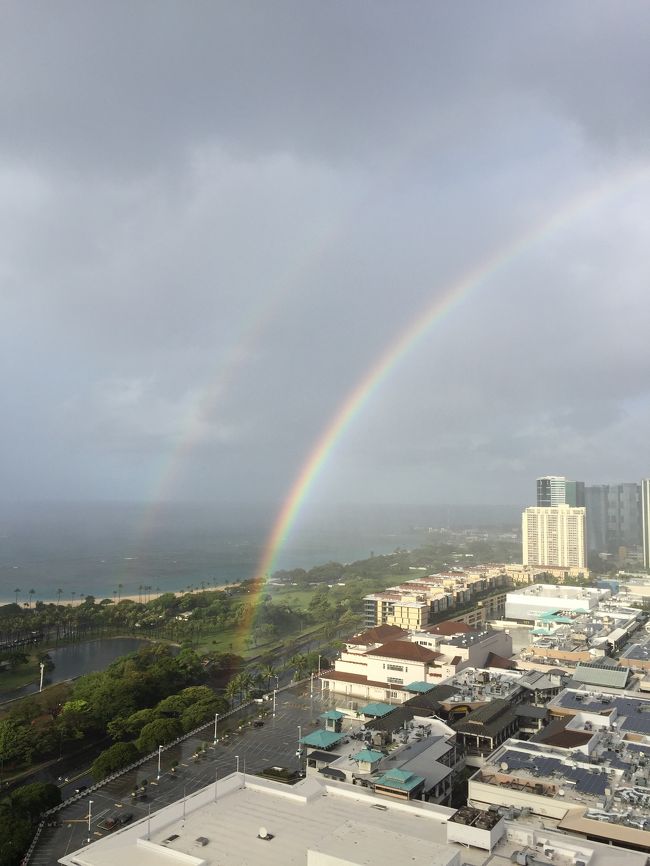 雨季だとわかっていながらも、ココしかお休み出来なくて。<br />お久しぶりのHawaii 、はじめてのホテルライフなど、綴っていきたいと思います！