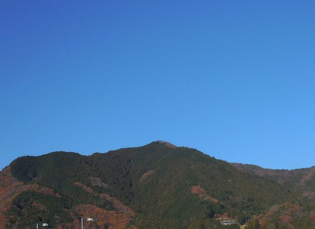 　この日は予報通り今日は早朝から雲一つ無い、素晴らしい「日本晴れ」でしたね。まぁそれだけが原因じゃあないんだけど、猛烈に新蕎が食べたくなっちゃって・・・。<br />    車をぶっ飛ばして山梨の翁へ出かけ、極上の蕎を食べる事に。<br />