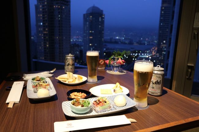 神戸シェラトンホテルのクラブフロア　金曜日泊が　お得という事で<br />行ってきました。しかも　今日から　今年の【ルミナリエ】のライトアップが始まるという事で　それも見に！<br />京都に住みながら、今更ながらの、初ルミナリエです。