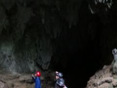 冬の西表島で楽しめるのは・・・・洞窟探検