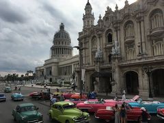キューバ(1)パパとアメ車で昼ビール／ハバナ