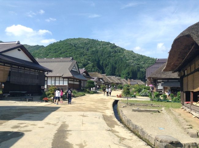 三日目午後<br />会津若松中心地から大内宿こぶしラインを南下すること約一時間。<br />南会津山間の大内宿を訪れました。<br />平日且つ昼どきを完全に外してるので比較的空いてるだろうと思いきや、結構な賑わいで驚きました。<br />最後に『塔のへつり』へ寄り道。なかなか充実の三日間でした。<br /><br /><br />