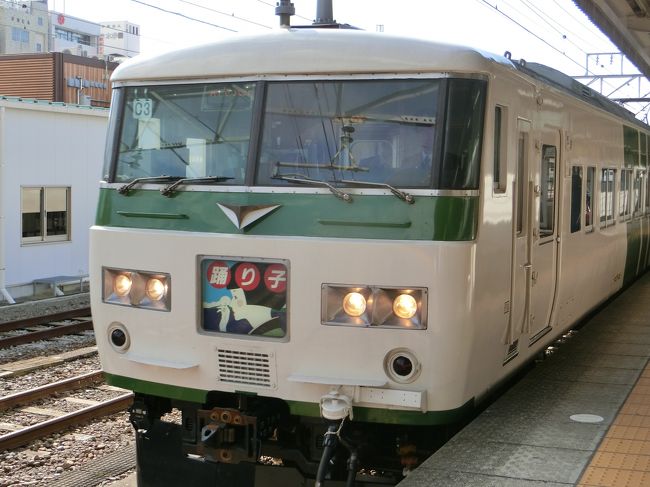 １１月某日・・・。<br /><br />静岡へ諸用で行くことに。<br /><br />始発に乗って新幹線の駅へ向かった私は往路は時間の都合で新幹線を利用しましたが、復路は趣向を変えて在来線特急で変えることにした私です。<br /><br /><br />「復路は駅弁を仕入れて特急の旅～(^^)♪」