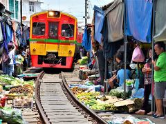 タイ　ローカル線にのってメークロン市場へ　線路上の市場でアメージング・タイの真髄を味わう　オッサンネコの一人旅
