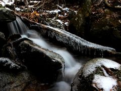 ◆氷結はじめ師走の“東野の清流”