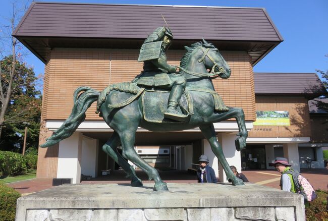 最終日に見学したのは、青森県にある2箇所の日本百名城の内、弘前城に続く根城です。八戸市街地の西端、馬淵川南岸の河岸段丘上にある平山城です。国の史跡に指定されています。