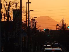 12月29日、上福岡駅から見られた影富士