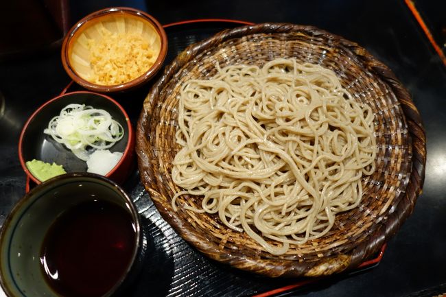 見事に持病の二日酔いですねぇ。そりゃまぁ、朝から日付変わりそうな頃まで呑んでたしねぇ。ま、慣れたもんですし。<br /><br />そ言えば、コーヒー屋さん、今日の午前中までやってるんだったかな？ちょっと散歩して、コーヒーでも飲んでこようかと出かけると…思わぬ店に吸い込まれて…