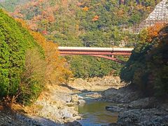 京都-3  嵯峨野トロッコ列車：保津峡駅⇒亀岡駅　保津川に沿って　☆連絡バスで乗船場へ