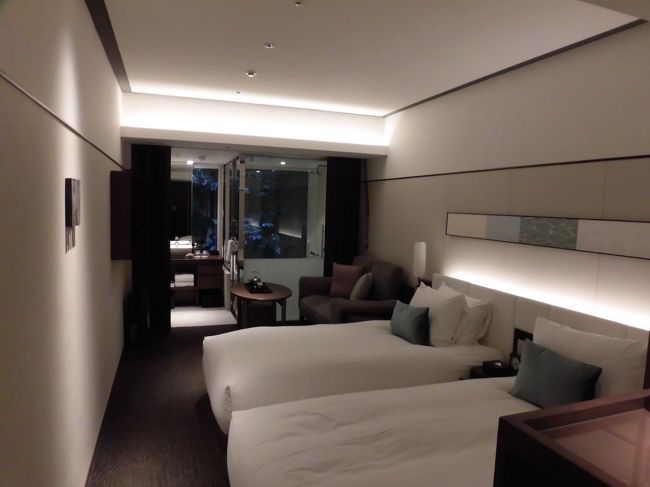 1泊目のホテルが満足だったので、期待を込めて2泊目のホテルへ向かいました。<br />鴨川に面して建つ”ソラリア西鉄ホテル京都プレミア”です。2017年4月末の開業の新しいホテルです。