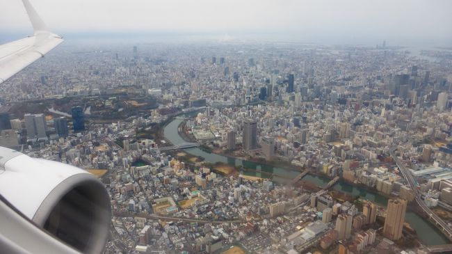 年末年始は休みで暇であるものの、とても海外へは行けない為、飛行機のチケットは早期の安い時期に購入し、１泊２日で関西に行って来ました。<br /><br />ホテルは、大晦日はどこも料金が高いのですが、ＡＮＡサイトのホテル予約を検索すると、神戸三宮の「神戸三宮ユニオンホテル」が、デラックスシングルルーム（ダブルルームの１人利用）１泊朝食付き、ＡＮＡマイル５００マイル付きで、６，８８０円だったので、これを見た時に即予約（支払いは現地ホテル）しました。<br /><br />今回の日程・行程です。<br /><br />１２月３１日（日）<br /><br />福岡　７：００－ＪＡＬ２０５０－大阪／伊丹　８：０５<br />　　　　　※運航は、Ｊ－ＡＩＲ<br />　　　　　ウルトラ先得：９，１００円<br /><br />大阪モノレール＋阪急＋阪神で、三宮に移動。<br /><br />「神戸三宮ユニオンホテル」泊<br /><br />ダブルルーム１人利用、１泊朝食付き、ＡＮＡマイル５００マイル付き<br />　　　　　６，８８０円（ＡＮＡサイトからの予約）<br /><br />ホテル公式ＨＰ：https://www.unionhotel.jp/<br /><br /><br />１月１日（月）<br /><br />阪急＋大阪モノレールで、大阪／伊丹空港に移動。<br /><br />大阪／伊丹　１３：１０－ＪＡＬ２０５７－福岡　１４：２５<br />　　　　　　※運航は、Ｊ－ＡＩＲ<br />　　　　　　（クラスＪ利用）<br />　　　　　　ウルトラ先得：１０，５００円<br /><br /><br /><br />まずは、福岡空港から大阪／伊丹空港まで、 Ｊ-ＡＩＲのエンブラエル１７０に搭乗した時の様子です。<br />