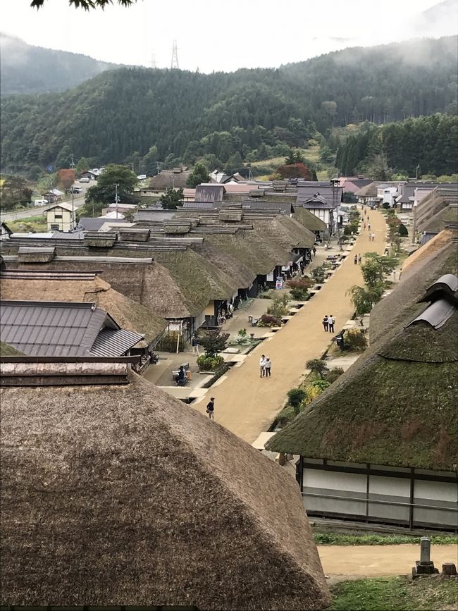 昨年は北東北に行ったので、今年は南東北を訪れます。今回は6泊7日と長い旅です。自家用車で行ったので荷物もたくさん持って行けるし、お土産もたくさん積めて便利でした。なるべくたくさんの観光地に行きたかったので、ハードスケジュールになっています。おいしいものもたくさん食べて、宿も素敵な所に泊まりました。楽しい旅になりました。<br /><br />2017年10月9日(月)旅行1日目<br />自宅⇒塔のへつり⇒大内宿⇒湯野上温泉駅⇒鶴ヶ城⇒七日町通り(散策)⇒飯盛山(さざえ堂見学)⇒道の駅ばんだい⇒五色沼(自然探勝路散策)⇒磐梯山ゴールドライン⇒星野リゾート磐梯山温泉ホテル<br /><br />自宅を朝0時に出発して、ホテル到着が17時。弾丸旅行の始まりです。