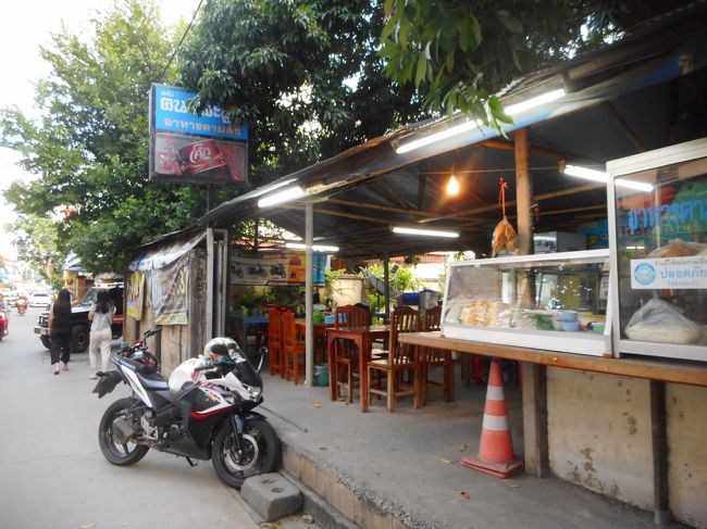 様々な国そしてタイの街を旅したが、海外で暮らすとなるとタイのチェンマイ以外は考えられなかった。<br />理由は色々あるが、一口で言えばチェンマイという街の魅力だった。<br />古都チェンマイには魅力的な、ランナータイ王朝の寺院や、ナイトマーケット、象キャンプにお洒落なカフェにショップそして美味しいレストランがある。<br />海外で人気の日本料理もチェンマイでは容易に食することができる。<br />チェンマイには、西洋料理に中華料理などのレストランも多くあり、旅行者そして長期滞在の日本人には、食には困らない街でもある。