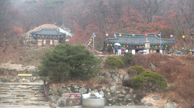 言わずと知れたソラボル(後には新羅として発展した)の都。<br />春や秋の観光シーズンもいいのかな…と思いつつ、オフシーズンにのんびりと…もいいよねと思い冬の慶州を巡りました。<br />結果、外国人観光客はほとんどいなくて、クリスマスの三連休を楽しむ韓国の人達に交じり、どっぷり歴史に浸ることができました。