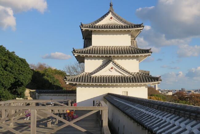 2017暮、大阪湾の名城(14/42)：12月5日(14)：明石城(1/3)：明石城、明石海峡大橋