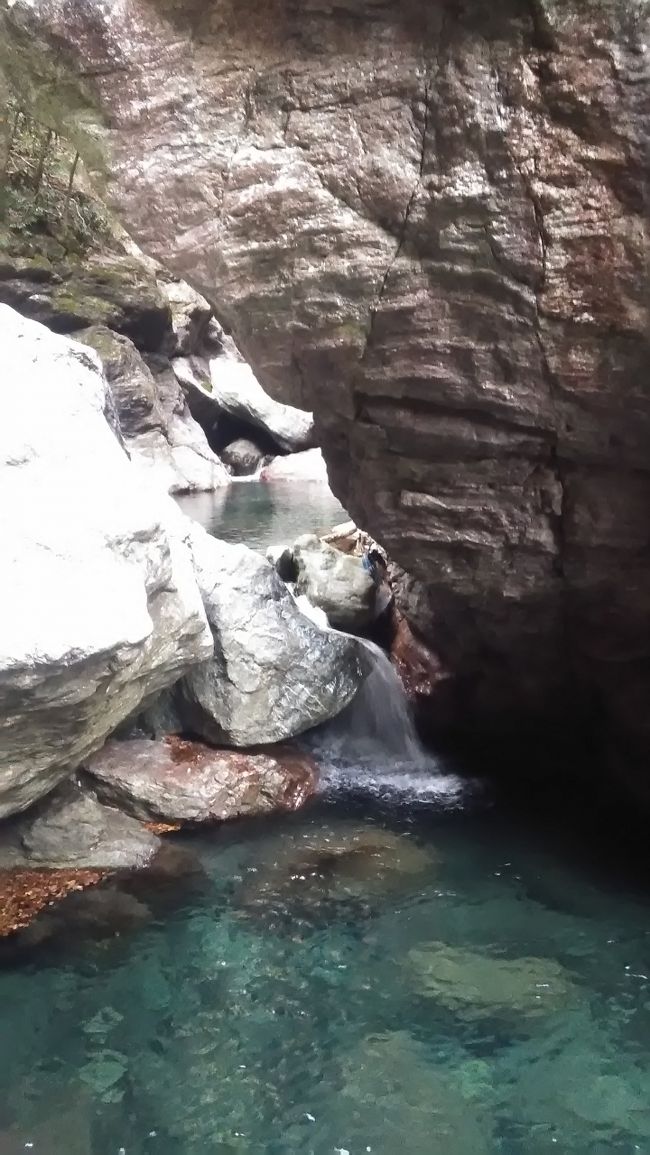 ２日目は高知県の桂浜と中津渓谷、愛媛県の道後温泉本館に行きました。<br />シーパMAKOTOに泊まりました。