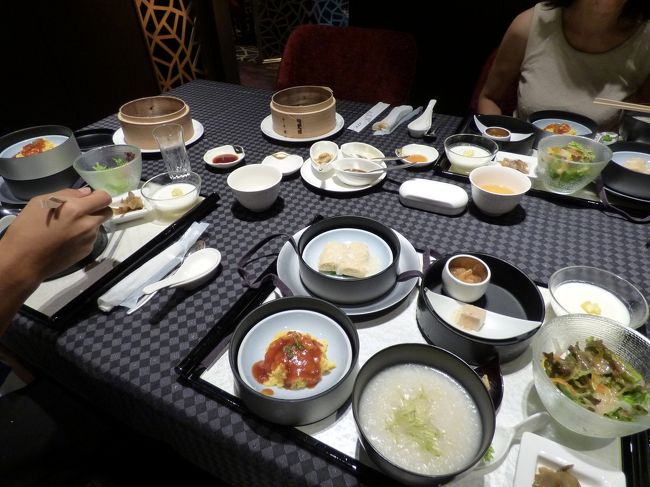 この日の朝食は、前夜とおなじグランドエクシブ鳥羽本館の中国料理 翆陽で中国朝食御膳を頂きます。<br /><br />このところの鳥羽では、我家の定番の朝食で、今回は個室でのんびり楽しみました。<br />