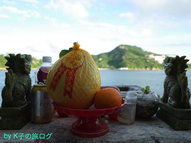 弊社は日祝祭日も当番出勤がありますがその代休はしっかりいただけるので、祝祭日の多い9月、代休と公休をやりくりして休んじゃいます？どっか行っちゃいます？と言う訳で残暑厳しい＆台風シーズンの香港へ行ってきました。<br />5年ぶり2回目ですが前回も台風シーズンに行っているので懲りないわたし。<br />大阪でやってるバベルの塔展へ行きたかったのですが、大阪で特に行きたい場所がなかったので金沢行って帰りにバベルの塔展とか思っていたら、おひとり様だとなんやかやと高くついてですね。コレ海外行くより高くね？つか関空発でなんか安い航空券あったりして？と思って出来心で検索したら、LCCじゃない香港航空の航空券がコミコミ2万ちょっとで見つかったので香港行くかって言うとても流されて香港です。<br />前回も返還15周年＆議会の選挙前だかで政治的なモノを否応なく感じたのですが、それから更に5年の返還20周年、そして最近時折見かける厳しい思想言論への取り締まり。<br />どうなっちゃうのかな香港？なんて少し真面目なことも考えながら、ちょっと海の方へ行ってみようかな（イヤ香港海に囲まれてますけどね！）＆おいしいもの食べたいなでブラブラしてきました。<br /><br />9/21 MYJ→KIX(MM310)<br />9/22KIX→HKG(HX617)<br />9/23香港滞在<br />9/24香港滞在<br />9/25香港滞在<br />9/26HKG→KIX(HX612)<br />9/27KIX→MYJ(MM309)<br /><br />まずは食べ物記録。<br />例によってわたしの思い出メモなので香港関係ないものも載ってます。<br />なお、レートはカードキャッシングでおおよそ1HKD=14.4円でした。<br />【香港で食べたもの(2017/09)①：https://4travel.jp/travelogue/11317999】<br />【香港で食べたもの(2917/09)②：https://4travel.jp/travelogue/11318238】