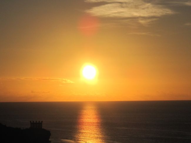 半年ぶりの「ただいま」でした。何時もと変わらない海　空　雲　が迎えてくれました。<br />海の中では沢山のお魚達　亀　イルカ達にも　ただいま　の挨拶も出来ました。<br />今回は友人に会うため　セントレア空港　からのグアム入りです。<br /><br />