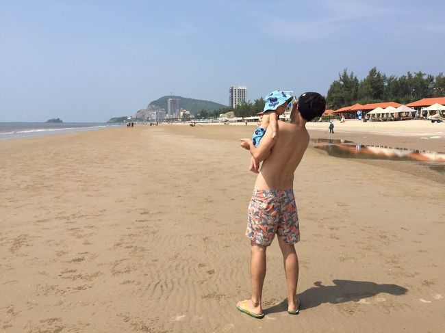 子連れの旅行記です。<br />息子(6ヵ月)を連れて、初の海外家族旅行。<br />今回はベトナム駐在の友人宅が拠点です。<br /><br />9.18 成田空港19:00 - タンソンニャット空港23:05<br />9.19 ホーチミン<br />9.20 ミトー、ホーチミン<br />9.21 ブンタウ<br />9.22 ブンタウ、ホーチミン<br />9.23 タンソンニャット空港5:45 - 成田空港13:50