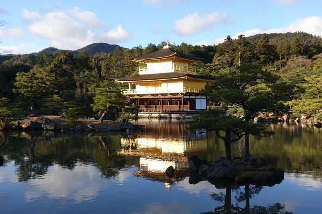 冬の晴れ間に見えた金閣寺・池に映る逆さ金閣も見所