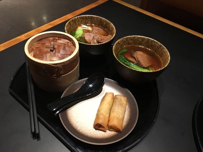 いよいよ最終日。<br />あっという間に帰国です。<br /><br /><br />朝からホテルで朝食。<br />その後母は変身写真館。私達は101へ。<br />その後ホテルで合流し、京鼎楼へランチ。<br /><br />JTBの送迎バスにて桃園国際空港へ。<br /><br />キャセイのラウンジでゆっくり、のんびり。<br /><br />あっという間の台湾旅行でした。<br />