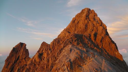 秋の槍ヶ岳登山。北アルプスの絶景、紅葉、星空の美しさに感動