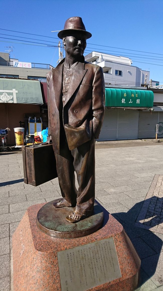 18切符は1月10日が使用期限。<br />成人の日に出発して10日の最終日ぎりぎりまで利用しました。<br />千種駅始発に乗車して、静岡でモーニング、ランチは熱海。<br />田町駅でコーヒータイムをして初日はタワーマンションのゲストルームに1泊。<br />孫の面倒を見ながらディナーは雨も降っているということで、品川駅で購入したお弁当。<br />翌日のモーニングは地下鉄で1本で行ける巣鴨のコメダ珈琲店へ4歳児の希望で向かいました。<br />とげぬき地蔵でお参りをした時に、NHKの取材を受け結果的には2歳児の孫が歩いているところを放送されました。<br />暖かい春の日差しになったという内容です。<br />ランチは赤坂サカスにある梅ヶ丘美登利寿司で、幼児の好みのお寿司を食べて帰りにはお寿司の飴を貰っていました。<br />本日のホテルはセレスティンホテルがリニューアルオープンしたということで1泊朝食付きのダブルを予約しました。<br />ラウンジは24時間利用でき、ジムはルームキーで利用できます。<br />アメニティも豊富で、ミネラルウォーターが客室にサービスとして置いてありました。<br />朝食はレストランの名前が変わり、オープンキッチンでは目玉焼き、パンズに挟む肉などもあり鴨肉が提供されていました。<br />ここのお気に入りは鶏飯で、豆乳の海鮮スープとコンソメブイヨンスープの2種類を味わうこととメゾンカイザーのパンです。<br />2日目は夫のリクエストで柴又へ再訪。<br />矢切の渡しがお気に入りのようです。<br />東京駅へ戻りランチはぜいたく丼のつじ半で30分程並びました。<br />東京駅から18切符最終の長距離に乗車します。<br />熱海で乗換、浜松まで乗車してディナーは浜松餃子を食べて、豊橋、金山、千種と乗り継ぎ、地下鉄で池下へと辿り着いたときは10時過ぎでした。