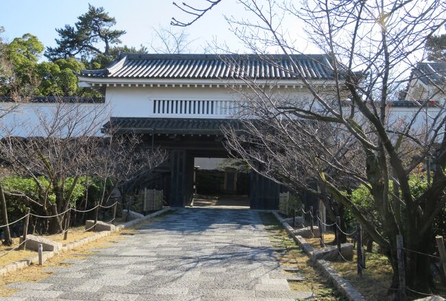 大阪湾の周りの名城巡りです。3日間で9箇所巡る予定の8箇所目は、大阪府の岸和田城です。羽柴秀吉の紀州征伐の拠点として再築城され、その急ごしらえで造られていた城を、小出秀政が5重天守の本格的な構えとしました。