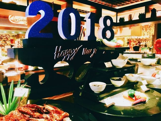 マレーシア・ペナン島で2017ー2018の年末年始を過ごしてきました。<br />ペナン島での年越しは、4年ぶり2回目。<br />宿泊ホテルは、前回と同じ『シャングリ・ラ ラササヤン リゾート&スパ ペナン』です。<br /><br />(往路)12/28~12/29 <br />21:00 関空発 ー 22:10 羽田着 (ANA)<br />0:05 羽田発 ー 6:45 クアラルンプール着 (ANA)<br />11:15 クアラルンプール発 ー 12:05 ペナン着 (マレーシア航空)<br /><br /><br />(復路)1/3~1/4<br />10:40 ペナン発 ー 11:40 クアラルンプール着 (マレーシア航空)クアラルンプール泊<br />翌8:00 クアラルンプール発 ー 15:40 成田着 (ANA)<br />19:20 羽田発 ー 20:35 伊丹着<br /> <br />