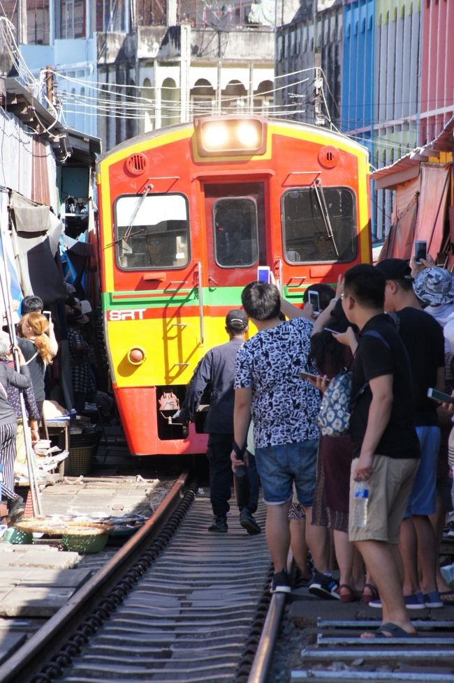 安いチケットを見つけたので、タイ(バンコク、パタヤ)に急遽、家族で行って来ました。夏には行ったことがあったのですが、冬に行くと、季節の先取りをしたみたいで、いいですよ。<br />