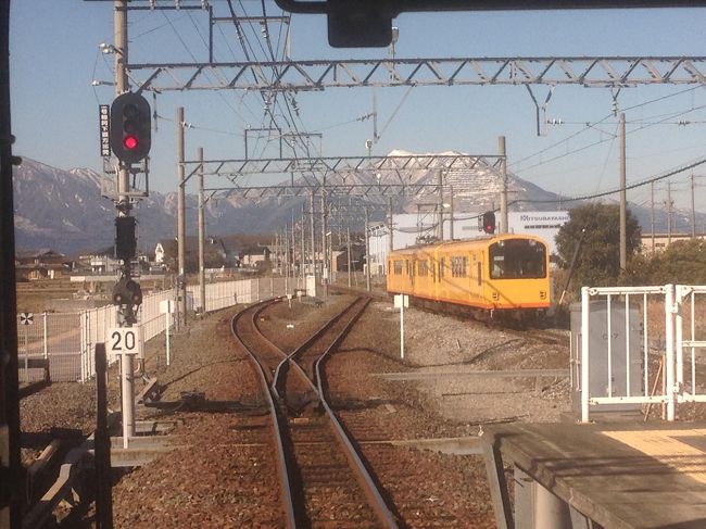 出張で三重に行ってきました。普段、あまり出張って無いんですが、先月の神戸に続き、立て続けに出張です。<br /><br />順調に仕事が終わり、翌日は軌間が762mmのナローゲージと呼ばれる三岐鉄道北勢線と、セメント輸送列車が走る三岐線に乗ってきました。<br /><br />トップの画像は、軌間が762mmの北勢線です。とても狭い軌間に、小さな電車が走っています。
