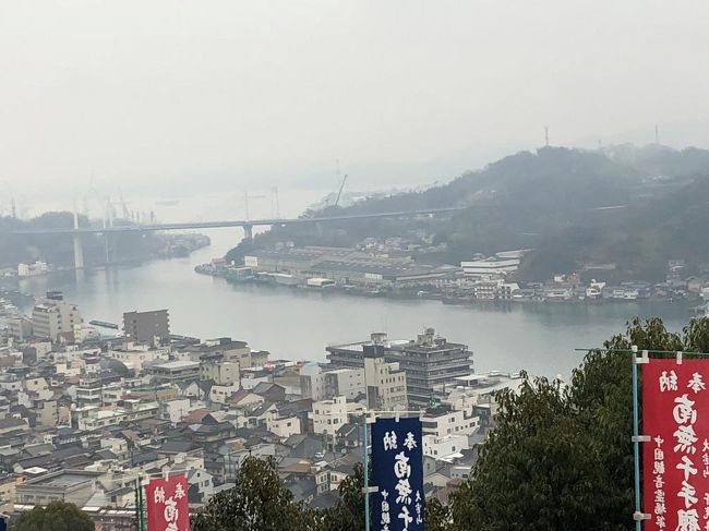 先日、私的にかかわりのある山口県光市の室積まで、青春18きっぷを使って行ってきました。すでに正規の発売が終了した後だったので金券ショップで2日X2人の4回分のチケットを握りしめて、山口県光市で1泊。大阪に無事に帰るための残りのチケット2回分を握りしめながら帰路の途中。尾道で3時間ほど散歩を楽しみました。前回の尾道ラーメンを頂いた後、残り時間を使って千光寺公園に行ってきました。