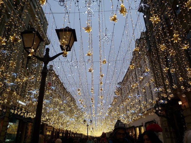 ロシアは個人旅行では厳しそうだったので、ツアーで行ってきました。 ツアー代金は底値だったのであまり期待していなかったのですが、観光内容盛り沢山、食事もおいしい、現地ガイドさんも超熱心と、とてもアタリのツアーでした。