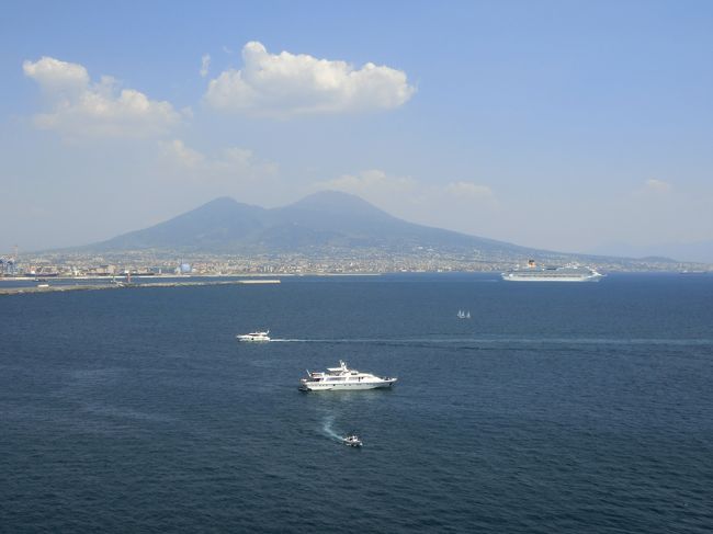 コルシカ島を出港したファンタジアは地中海を南下し、翌日の午前11時頃、次なる目的地に着く。「○○を見ずして死ねない」と言われるナポリである。<br /><br />◎私のホームページに旅行記多数あり。<br />『第二の人生を豊かに』<br />http://www.e-funahashi.jp/<br /><br />『夢の豪華客船クルーズの旅<br />ー大衆レジャーとなった世界の船旅ー』<br />本書完売につき、電子書籍アマゾン・キンドル版として<br />新たに出版しました<br />https://www.amazon.co.jp/dp/B078LPSDYJ/ref=sr_1_1?ie=UTF8&qid=1514161467&sr=8-1&keywords=B078LPSDYJ<br />