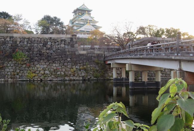 大阪湾の周りの9名城巡りの締め括りです。大坂城は、上町台地の北端に位置します。かつて、この地のすぐ北の台地下には、淀川の本流が流れる天然の要害でした。また淀川を上ると京都に達する交通の要衝でもありました。