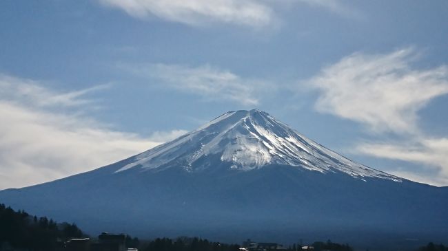 　今日は、正月のあいさつ回りで山梨出没です。大月周辺を回りました。忍野八海の周辺でご飯と言えば吉田うどん！今回は、おいしんぼうにも紹介された、渡辺うどんへ行ってきました。富士山も最高に綺麗でした。