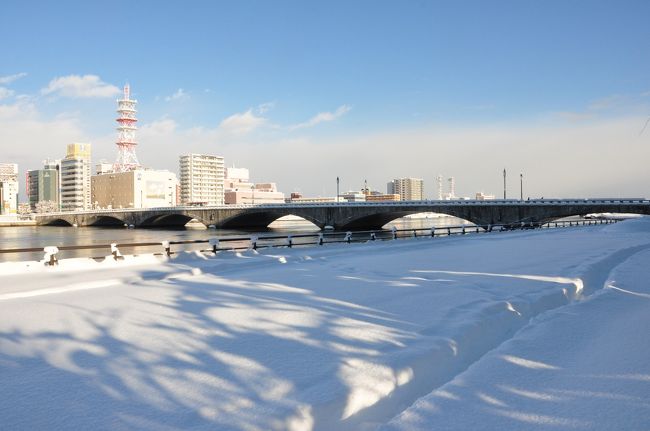 8年ぶりの大雪の中、新潟グルメを食べて散歩。