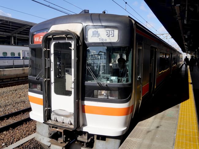 松阪で仕事があり,遠いこともあり,午前中も休みにした.朝0745に家を出発.疲れているので生理的な時間の出発とした.0947発のぞみ315号で名古屋に.名古屋から関西本線,伊勢鉄道線,紀勢本線経由の1137発快速みえ7号で松阪へ.なんと最初の2列のみクロスシート,人が座ってしまったので,写真を取りに行けなかった.津から空いたので電車の先頭で写真を撮影した.晴れて川や鈴鹿山脈がきれいだった.はじめての紀勢線,快速みえに乗れたのはとてもうれしかった.気動車なのに時速110kmでの運航だった.近鉄に対抗するにはそのくらい頑張らないとね.松阪1246着.おなか減ったね.<br /><br />詳細はsuomita2<br />https://4travel.jp/travelogue/11313261<br />