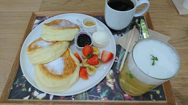 今年は年末ではなく年始に行ってきました！仕事で疲れてチケット取る元気もなくぼーっとしてたら羽田－金浦が６万円超えになってて年末ソウルはやめて年始に行くことにしました(^.^)毎年ひとり旅だけど、今年はソウルに住んでるおんにが３泊４日ずっと一緒に遊んでくれたので、ふたり旅inソウルになりました(*^^*)②明洞編です♪