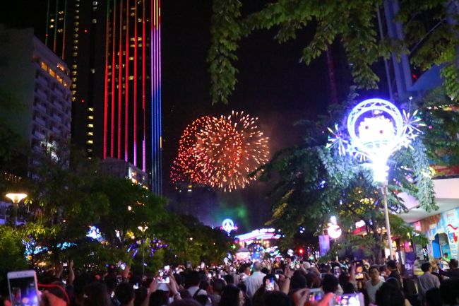 今年の年越しは、ホーチミン<br /><br />日本の温泉で年越しをすると、食事付きで1泊30,000円前後するであろう。<br />それを考えるとホーチミンは、4星から5星のプール付きで、1室35平米以上のホテルでも宿泊費用は、約8,000円程度。<br /><br />日本の温泉に6日間滞在して5泊したとしてホーチミンの宿泊代と比較した場合、飛行機代がでてしまう・・・と、自分の身勝手な価値観でホーチミンにて年末年始を過ごした。<br />