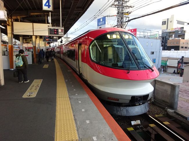 京都への用事にくっつけて、なぜか奈良県周辺の鉄道に乗ってあちこち出かけております。<br /><br />近鉄吉野線を往復して、橿原神宮前駅まで来ました。<br />この駅は、標準軌区間である橿原線と、狭軌区間である南大阪線＆吉野線の接点となる駅。<br />以前から、構内はどういう配線になっているんだろうなあという興味がありました。<br />今までも何度か通ったことがあるのですが、いつも時間がなく素通りでしたので、今回はじっくり見てみました。<br />（かなりマニアック…）<br /><br />その後、ようやく京都に向かいます。<br />しかし、ここでまたひとひねり。<br />１日５往復だけ電車が走る、大和八木付近の短絡線を通ってみたのでした。