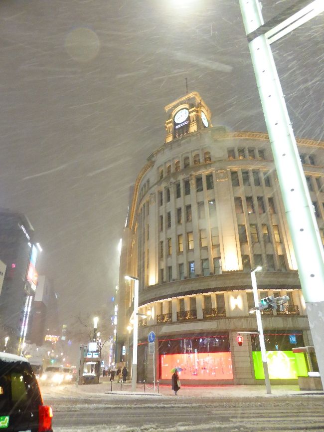 めずらしく大雪となった東京都内。<br />雪の積もった珍しい銀座の景色を撮影しました。